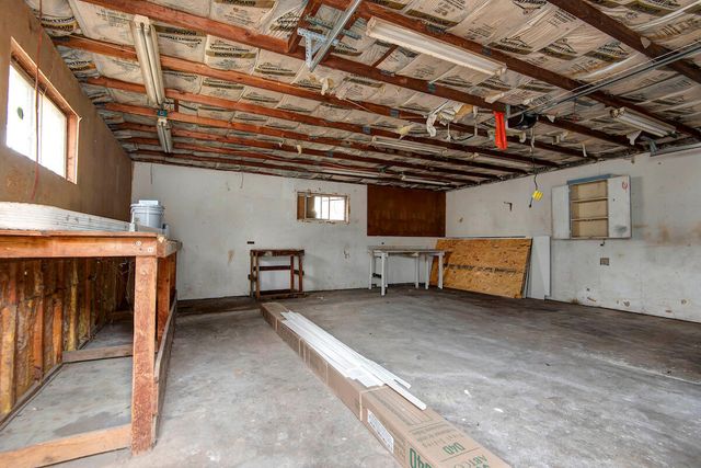 2214 N Kellett Avenue, Springfield, MO 65803