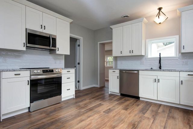 2214 N Kellett Avenue, Springfield, MO 65803