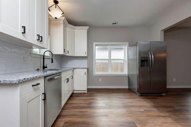 2214 N Kellett Avenue, Springfield, MO 65803