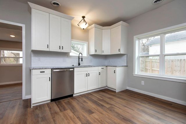 2214 N Kellett Avenue, Springfield, MO 65803