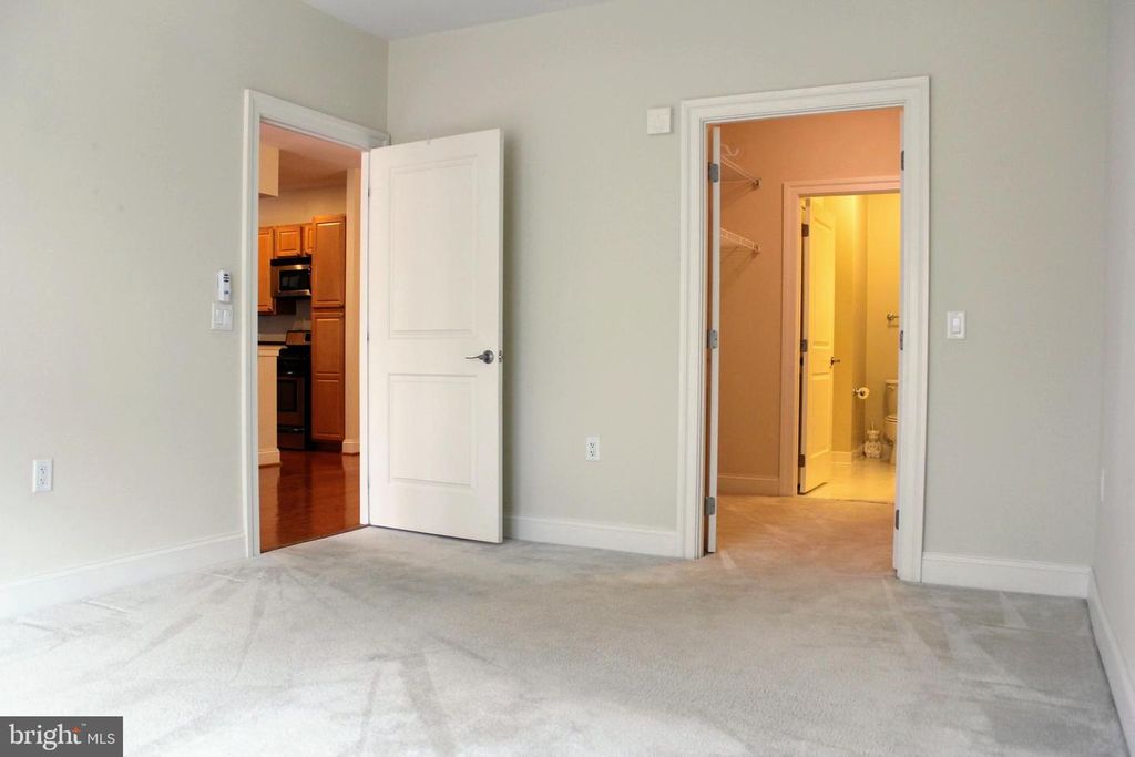 Image 9 of property listing at 38 MARYLAND AVE #335, Rockville, MD 20850