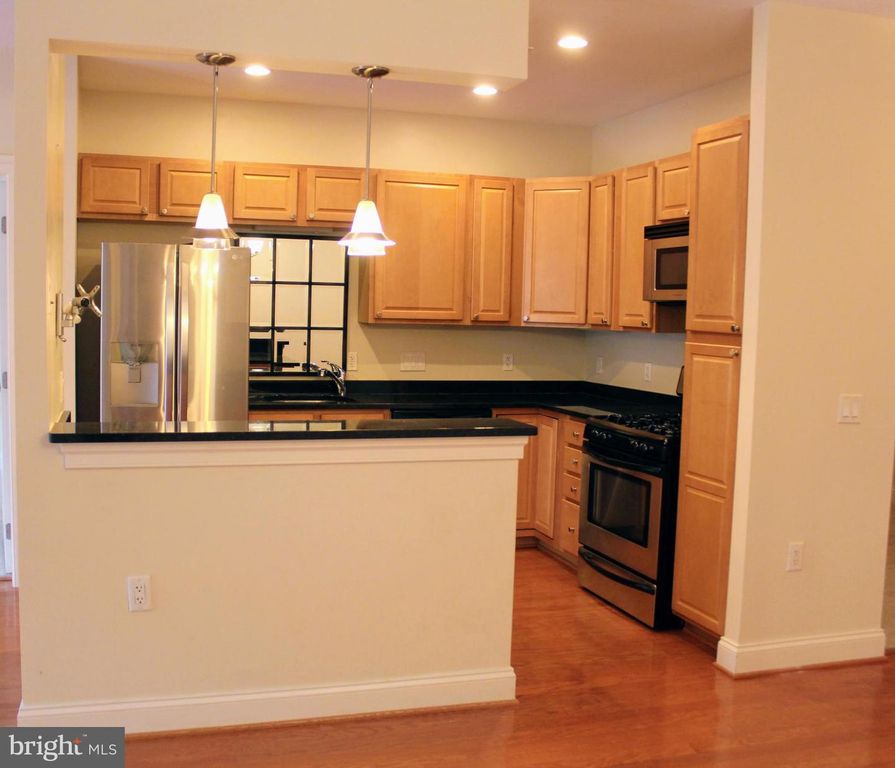 Image 4 of property listing at 38 MARYLAND AVE #335, Rockville, MD 20850