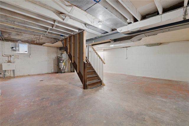 5044 Leona Dr, Baldwin Boro, PA 15227