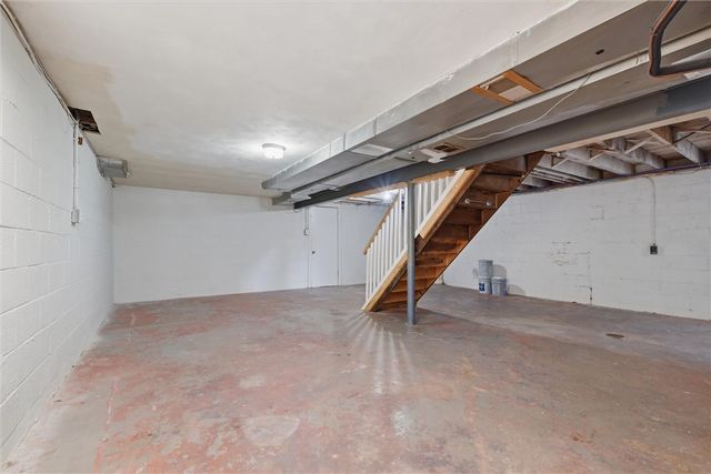5044 Leona Dr, Baldwin Boro, PA 15227