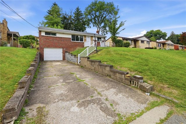5044 Leona Dr, Baldwin Boro, PA 15227