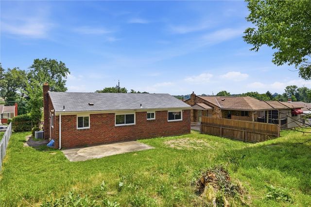 5044 Leona Dr, Baldwin Boro, PA 15227