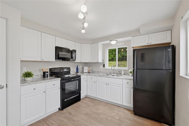 5044 Leona Dr, Baldwin Boro, PA 15227