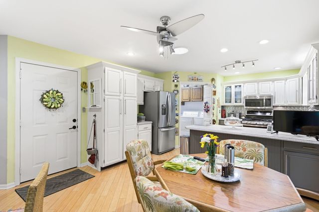 2402 LYNNWOOD DR, Columbia, MO 65203