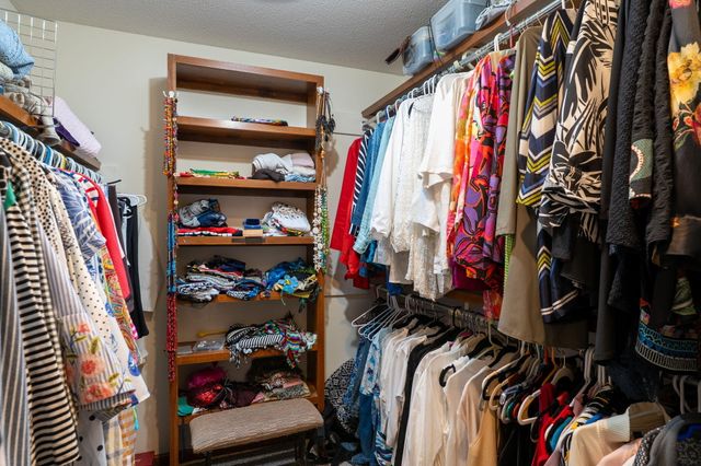 2402 LYNNWOOD DR, Columbia, MO 65203