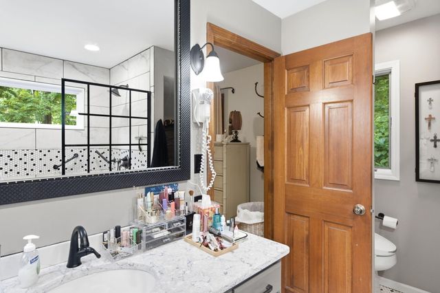 2402 LYNNWOOD DR, Columbia, MO 65203