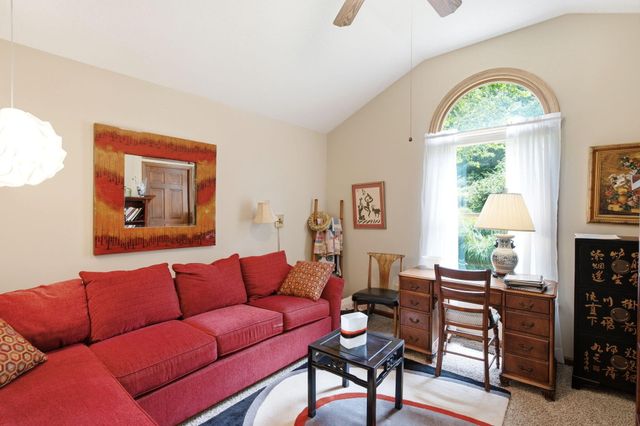 2402 LYNNWOOD DR, Columbia, MO 65203