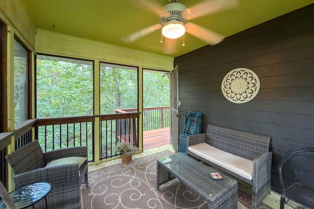 2402 LYNNWOOD DR, Columbia, MO 65203