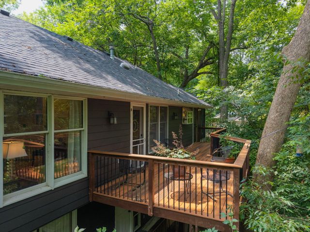 2402 LYNNWOOD DR, Columbia, MO 65203