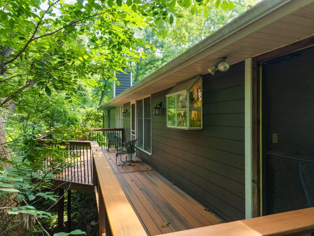 2402 LYNNWOOD DR, Columbia, MO 65203