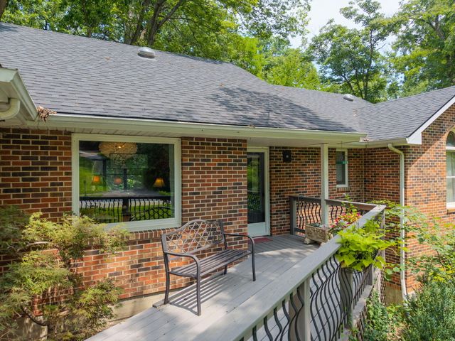2402 LYNNWOOD DR, Columbia, MO 65203