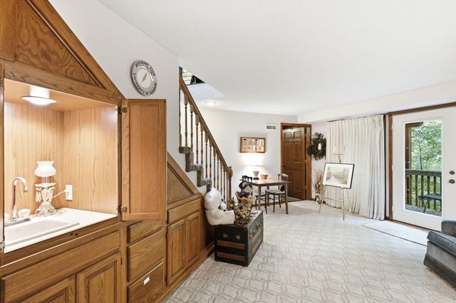 2402 LYNNWOOD DR, Columbia, MO 65203