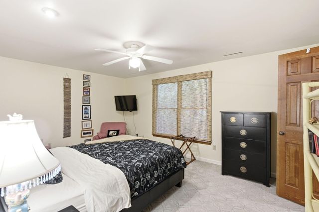 2402 LYNNWOOD DR, Columbia, MO 65203
