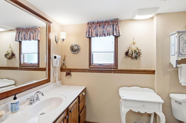 2402 LYNNWOOD DR, Columbia, MO 65203