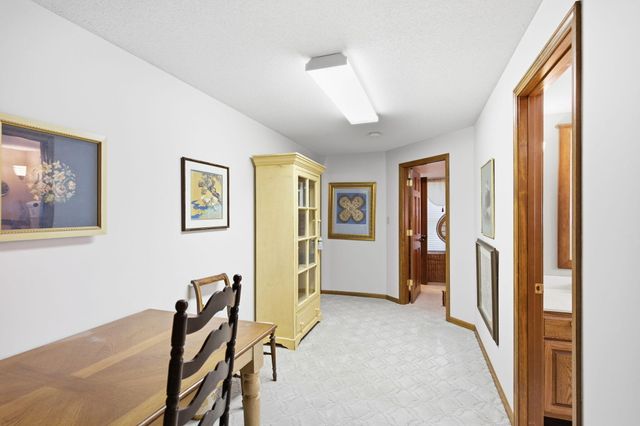 2402 LYNNWOOD DR, Columbia, MO 65203
