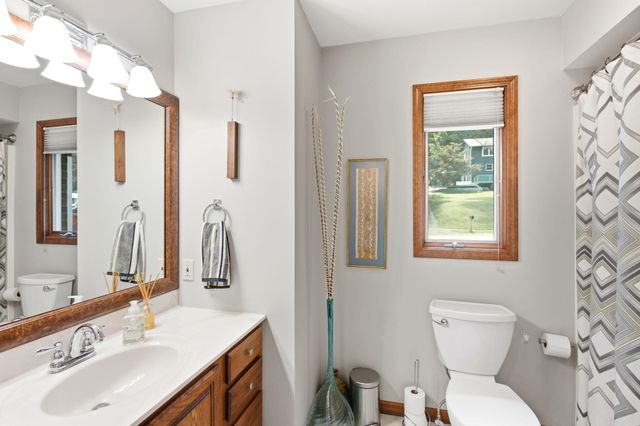 2402 LYNNWOOD DR, Columbia, MO 65203