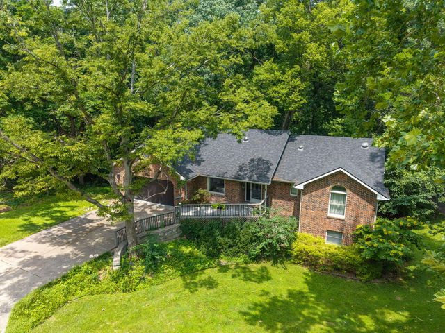 2402 LYNNWOOD DR, Columbia, MO 65203