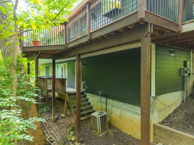 2402 LYNNWOOD DR, Columbia, MO 65203