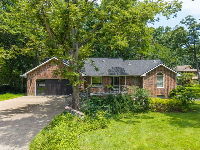 2402 LYNNWOOD DR, Columbia, MO 65203