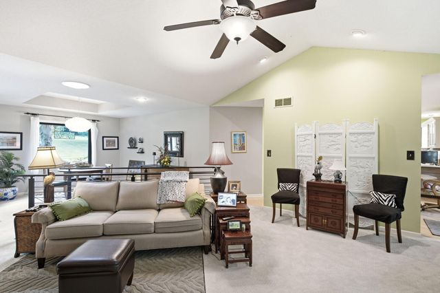 2402 LYNNWOOD DR, Columbia, MO 65203
