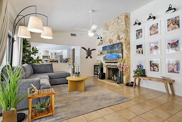 20869 Sonrisa Way, Boca Raton, FL 33433