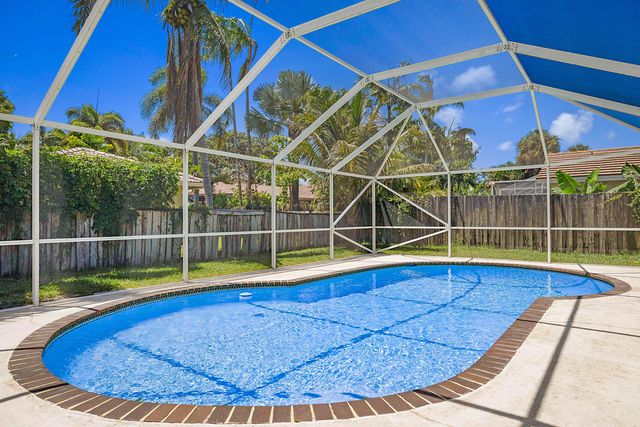 20869 Sonrisa Way, Boca Raton, FL 33433