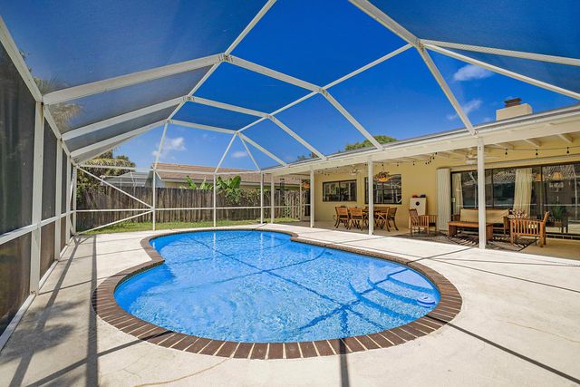 20869 Sonrisa Way, Boca Raton, FL 33433
