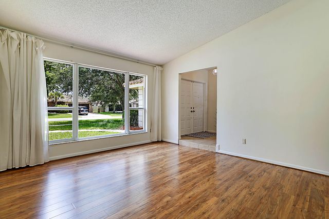 20869 Sonrisa Way, Boca Raton, FL 33433