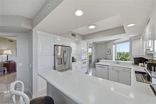 7225 Pelican Bay BLVD 305, Naples, FL 34108