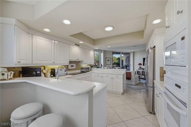 7225 Pelican Bay BLVD 305, Naples, FL 34108