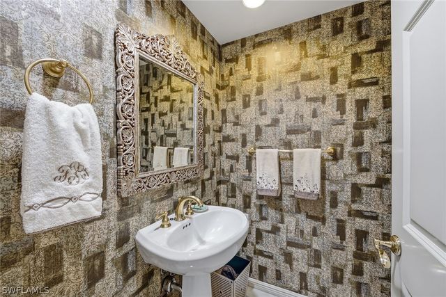 7225 Pelican Bay BLVD 305, Naples, FL 34108