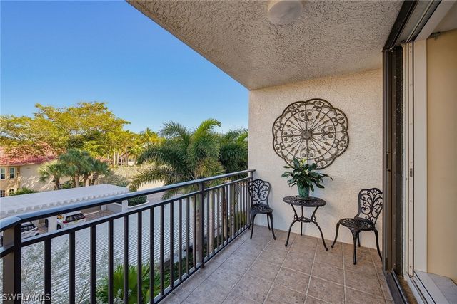 7225 Pelican Bay BLVD 305, Naples, FL 34108