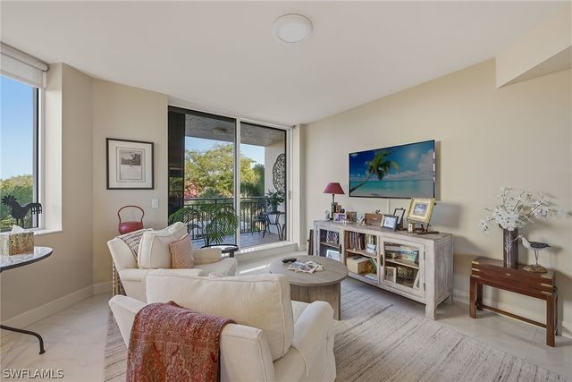 7225 Pelican Bay BLVD 305, Naples, FL 34108