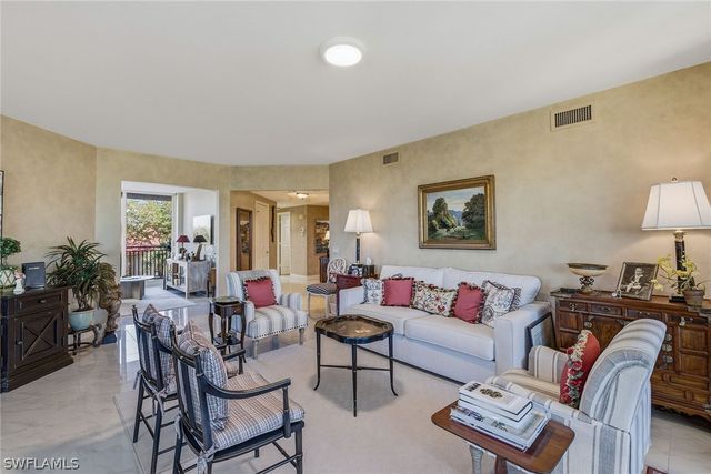 7225 Pelican Bay BLVD 305, Naples, FL 34108