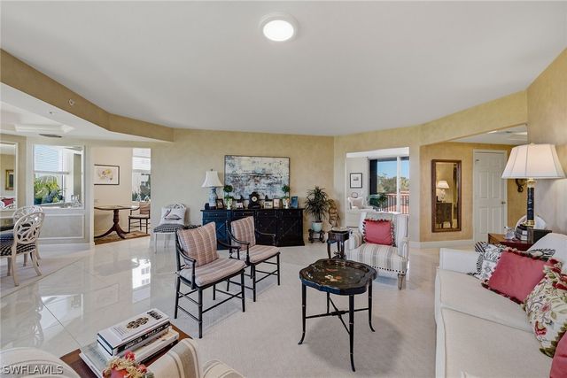 7225 Pelican Bay BLVD 305, Naples, FL 34108