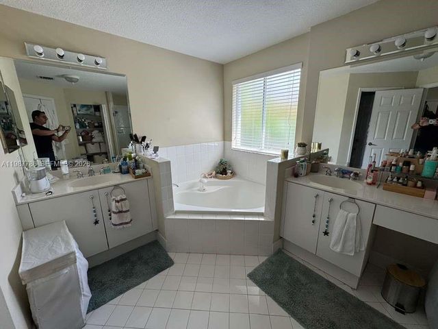 7131 NW 114th Ct, Doral, FL 33178