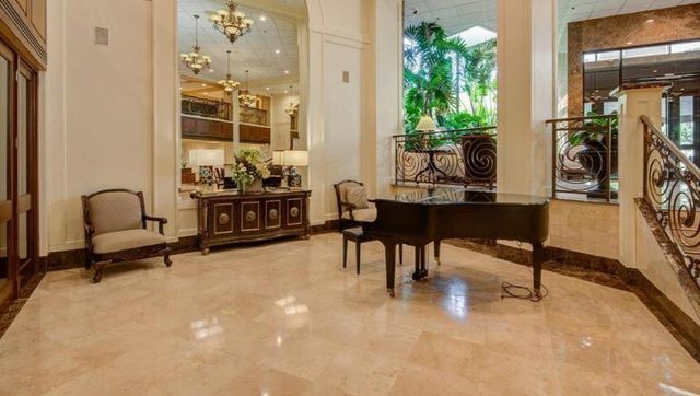 3525 Sage Road 718, Houston, TX 77056