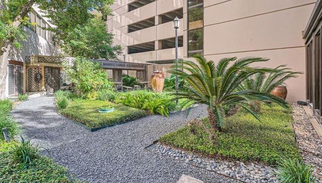 3525 Sage Road 718, Houston, TX 77056