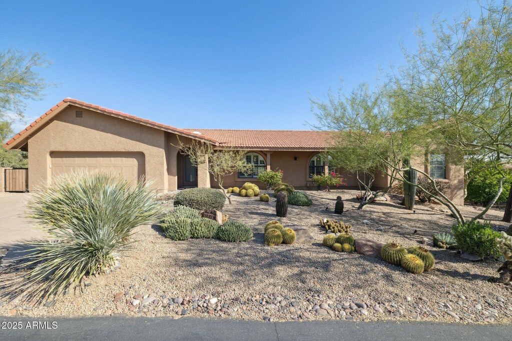 2044 E SMOKETREE Drive, Carefree, AZ 85377