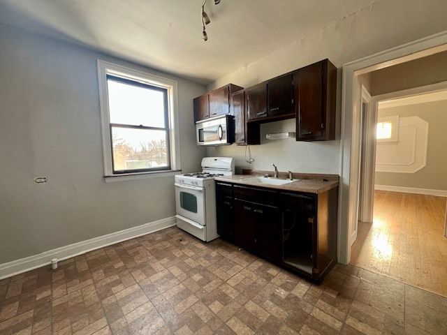 7129 N Oakley Avenue 3, Chicago, IL 60645