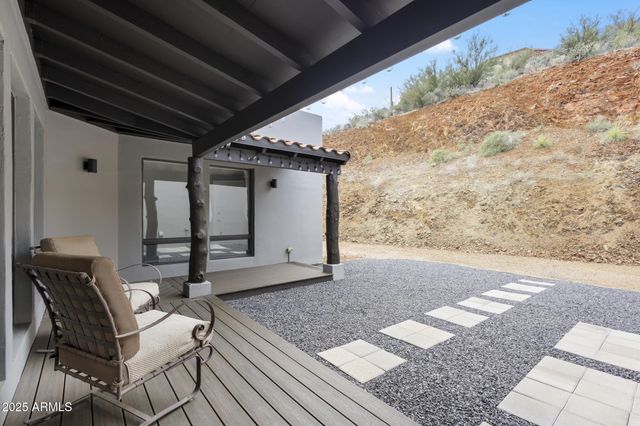 35310 S PINNACLE Place, Black Canyon City, AZ 85324