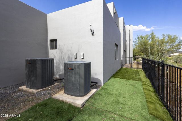 35310 S PINNACLE Place, Black Canyon City, AZ 85324