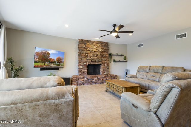 35310 S PINNACLE Place, Black Canyon City, AZ 85324