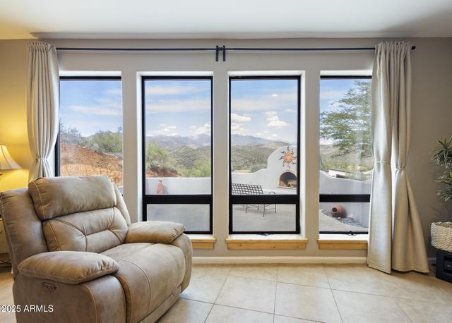 35310 S PINNACLE Place, Black Canyon City, AZ 85324