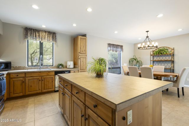 35310 S PINNACLE Place, Black Canyon City, AZ 85324