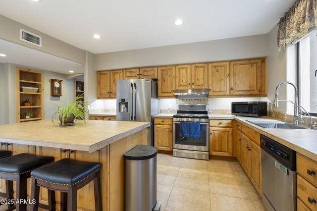 35310 S PINNACLE Place, Black Canyon City, AZ 85324